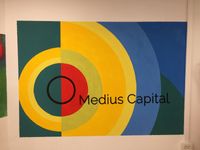 Pintura de logotipo e imagen corporativa para Medius Capital